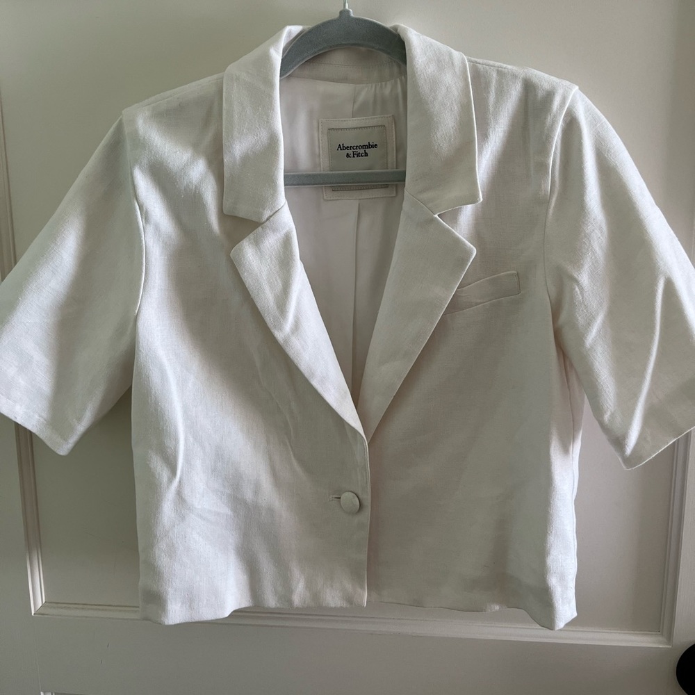 Abercrombie & Fitch Cropped Short Sleeve Blazer